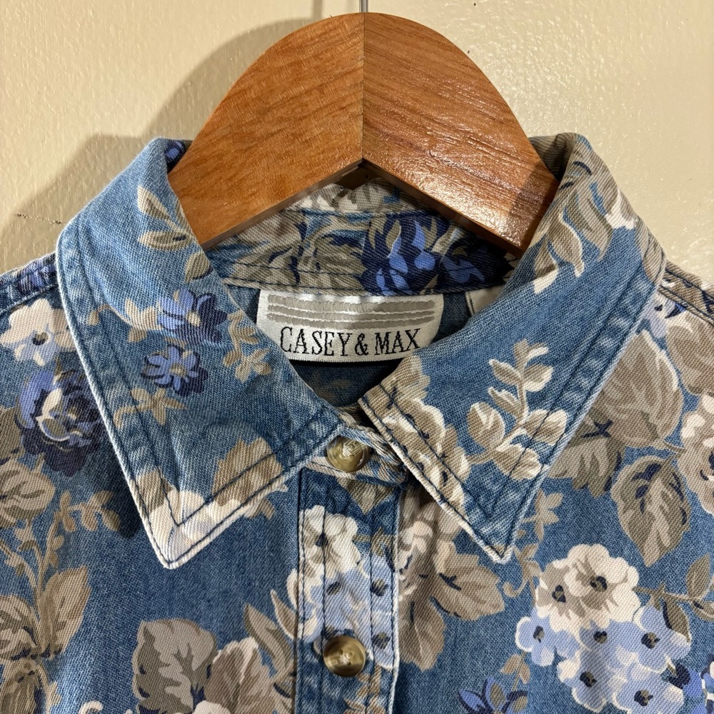Casey & Max 90s Women’s Floral Denim Button Down Shirt Size L - Picture 2 of 4